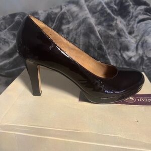 Clark burgundy patent leather heels